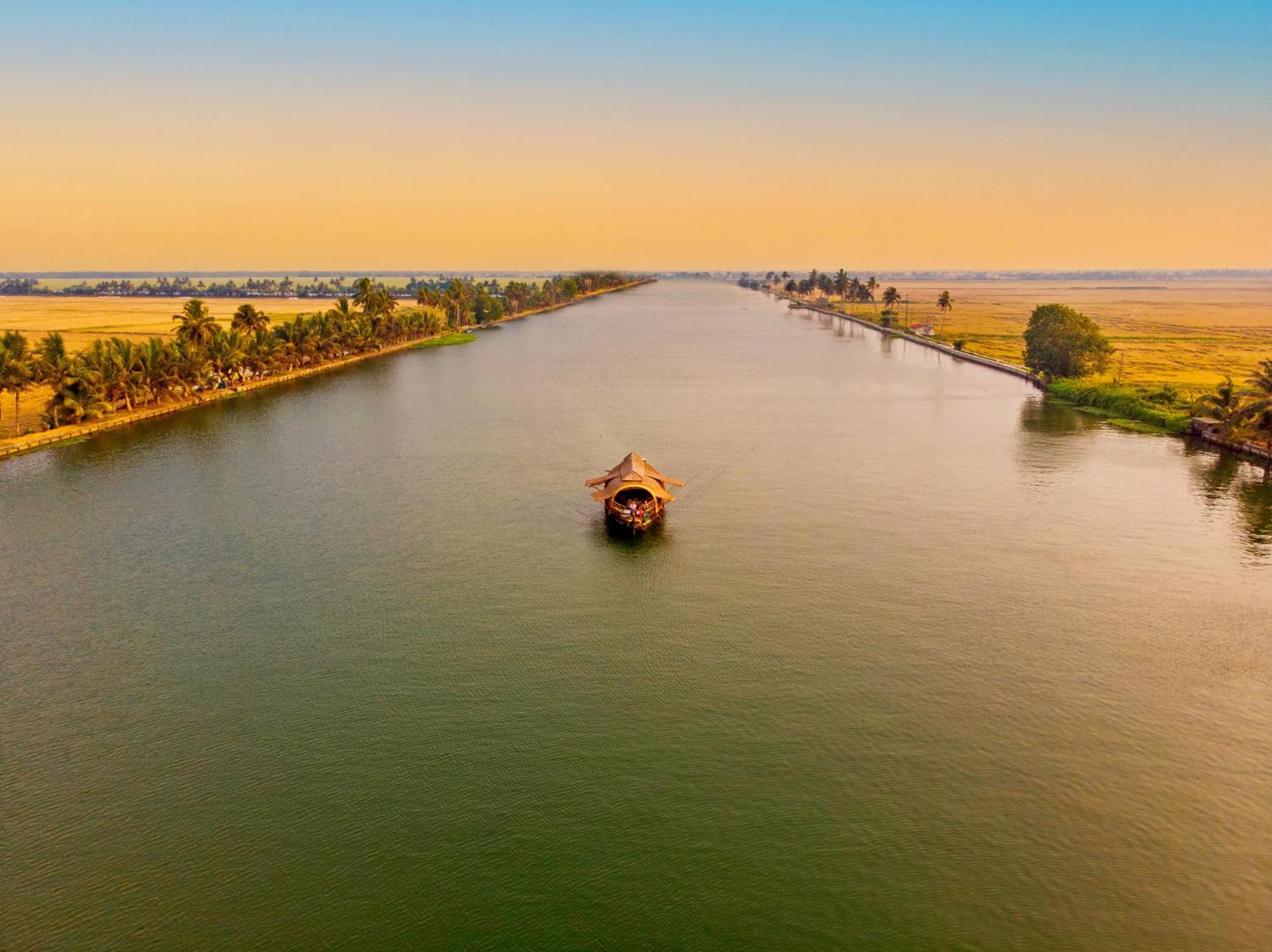 Hotel Spice Coast Cruises - Houseboat, A Cgh Earth Experience Alappuzha Exteriér fotografie