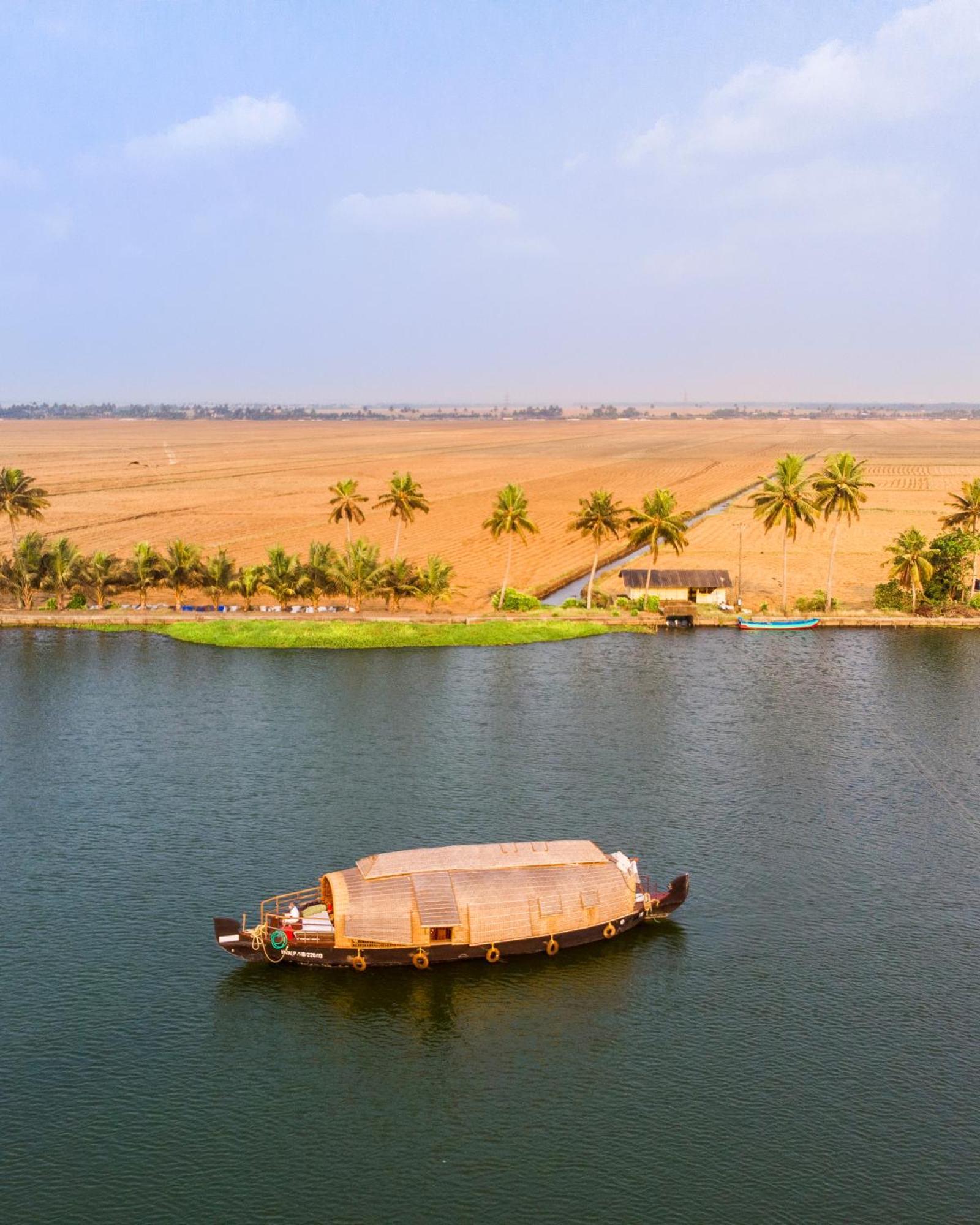 Hotel Spice Coast Cruises - Houseboat, A Cgh Earth Experience Alappuzha Exteriér fotografie