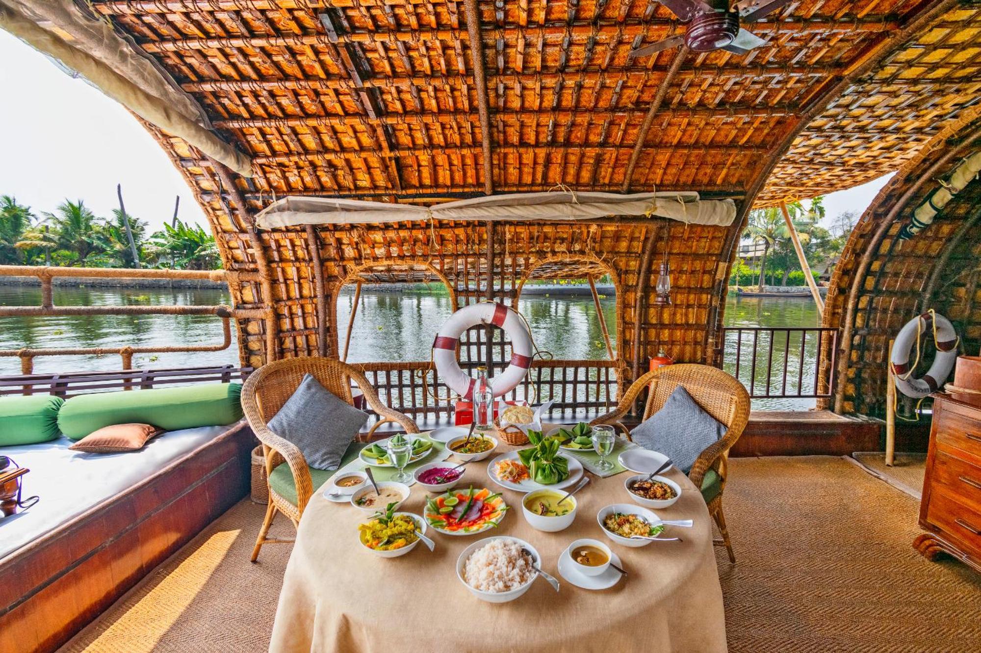 Hotel Spice Coast Cruises - Houseboat, A Cgh Earth Experience Alappuzha Exteriér fotografie
