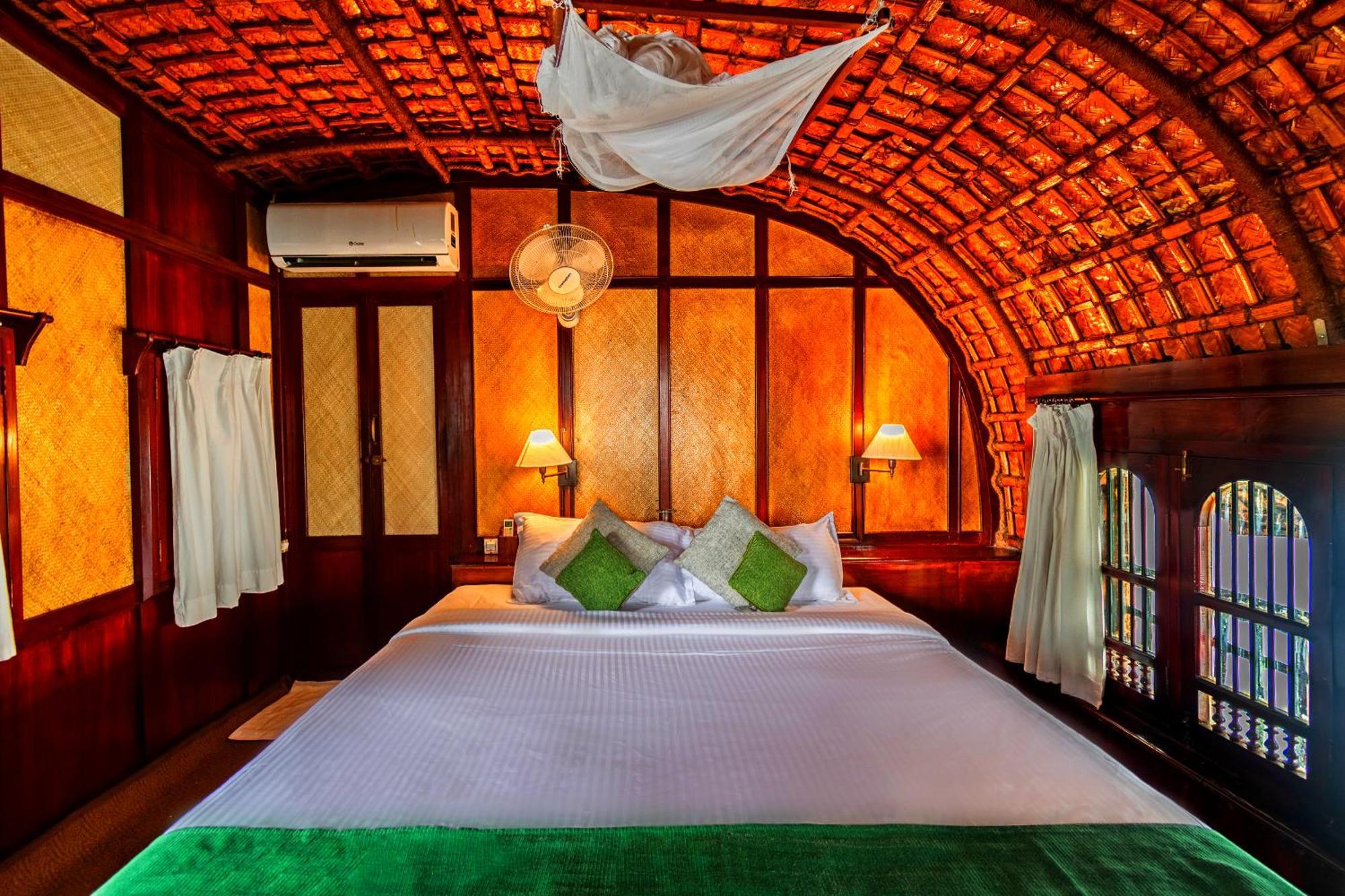 Hotel Spice Coast Cruises - Houseboat, A Cgh Earth Experience Alappuzha Exteriér fotografie
