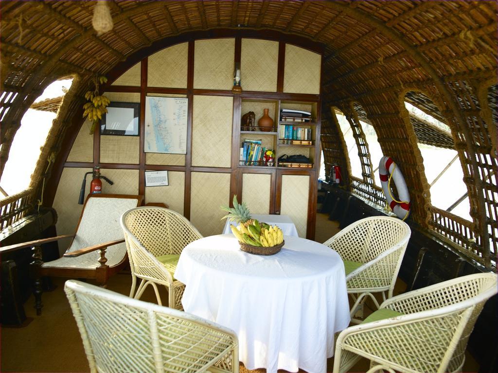 Hotel Spice Coast Cruises - Houseboat, A Cgh Earth Experience Alappuzha Exteriér fotografie