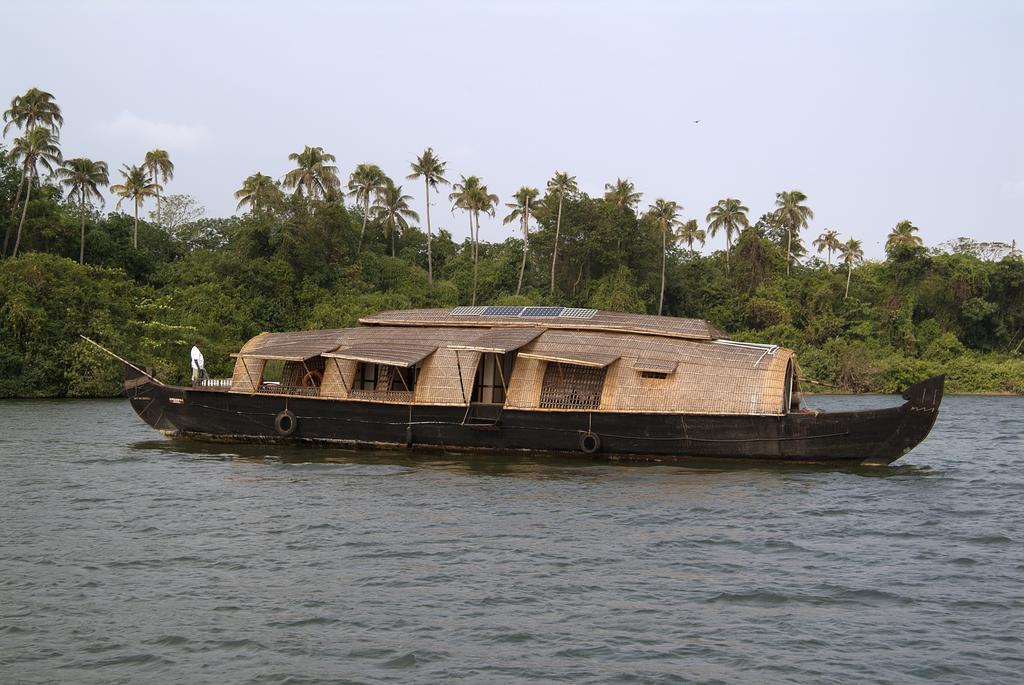 Hotel Spice Coast Cruises - Houseboat, A Cgh Earth Experience Alappuzha Exteriér fotografie