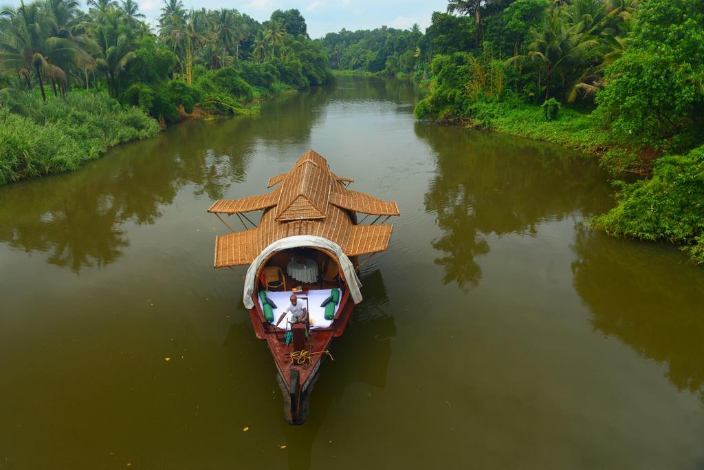 Hotel Spice Coast Cruises - Houseboat, A Cgh Earth Experience Alappuzha Exteriér fotografie