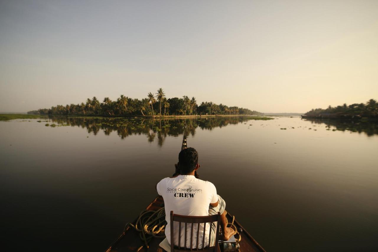 Hotel Spice Coast Cruises - Houseboat, A Cgh Earth Experience Alappuzha Exteriér fotografie